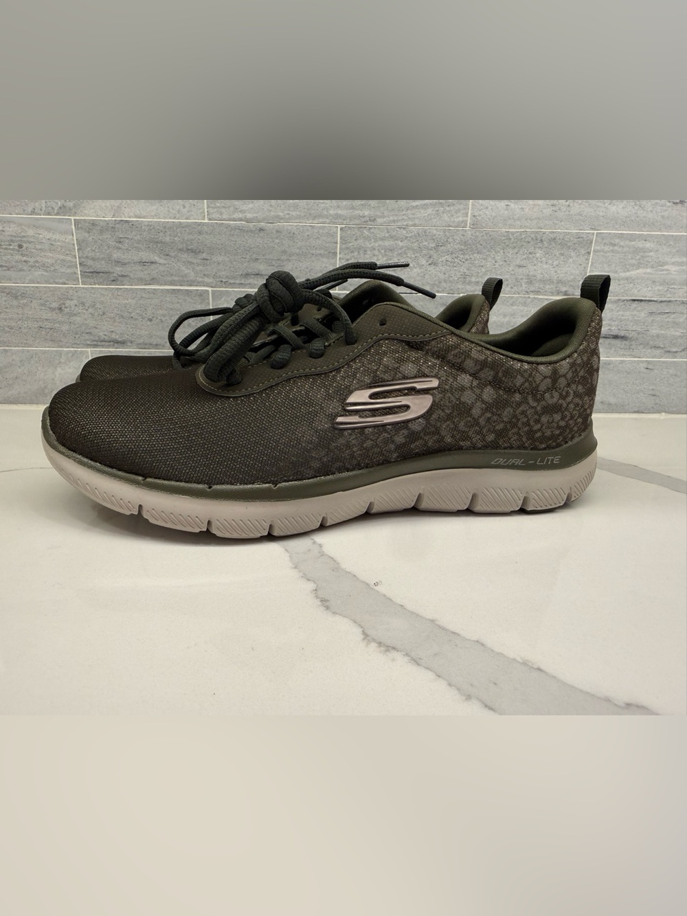 NEW Sketchers Flex Appeal 2.0 Focus Women’s Size 8 - Olive - NIB